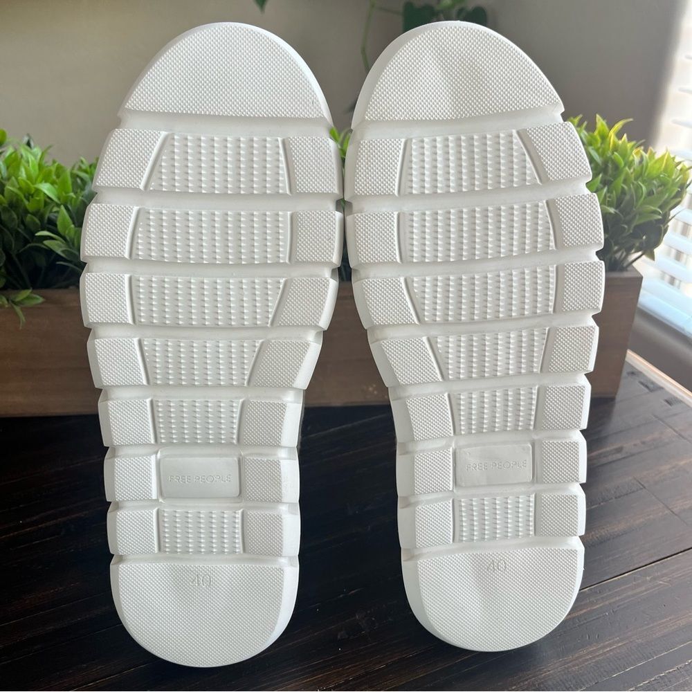FREE PEOPLE Catch Me If You Can Crochet Platform Sneaker in Natural Size 9.5 NEW - Picture 12 of 15
